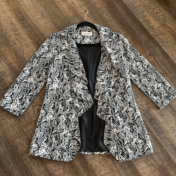 Calvin Klein Jackets & Blazers - Calvin Klein Black and White Patterned Open-Front Blazer
